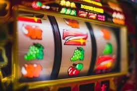 Trò chơi casino trực tiếp và slot online phong phú
